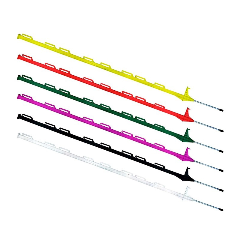 Étape en plastique dans les poteaux de clôture